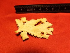 Brosche Bein, Schnitzerei